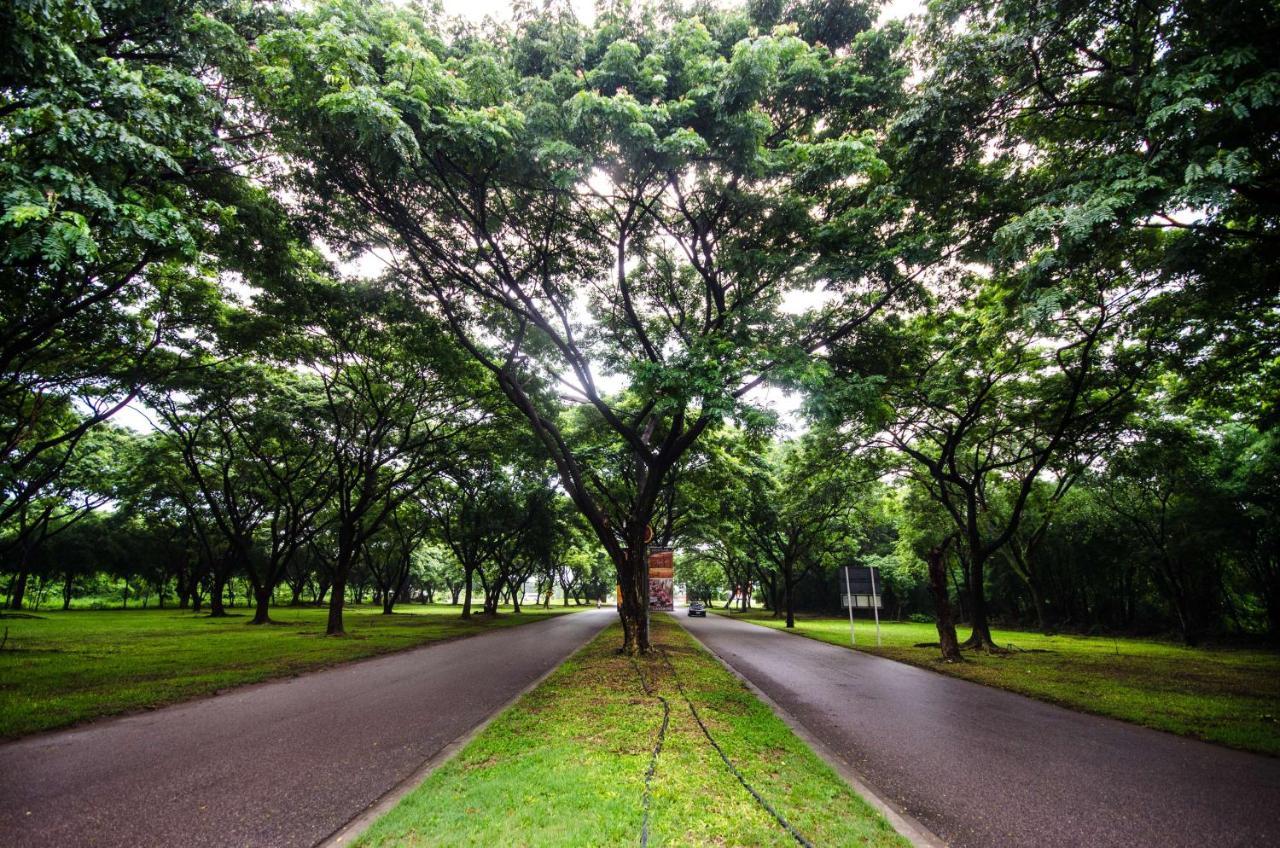 Tawa Ravadee Resort Prachinburi, A Member Of Worldhotels Distinctive Si Maha Phot Extérieur photo